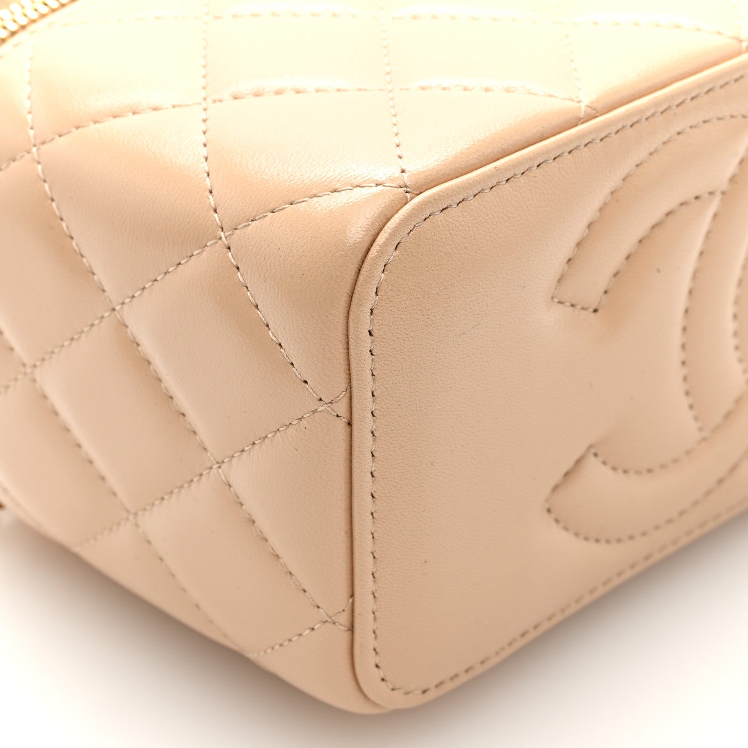 Chanel Shiny Lambskin Pearl Quilted Small Vanity Case With Chain Beige 10 of 12