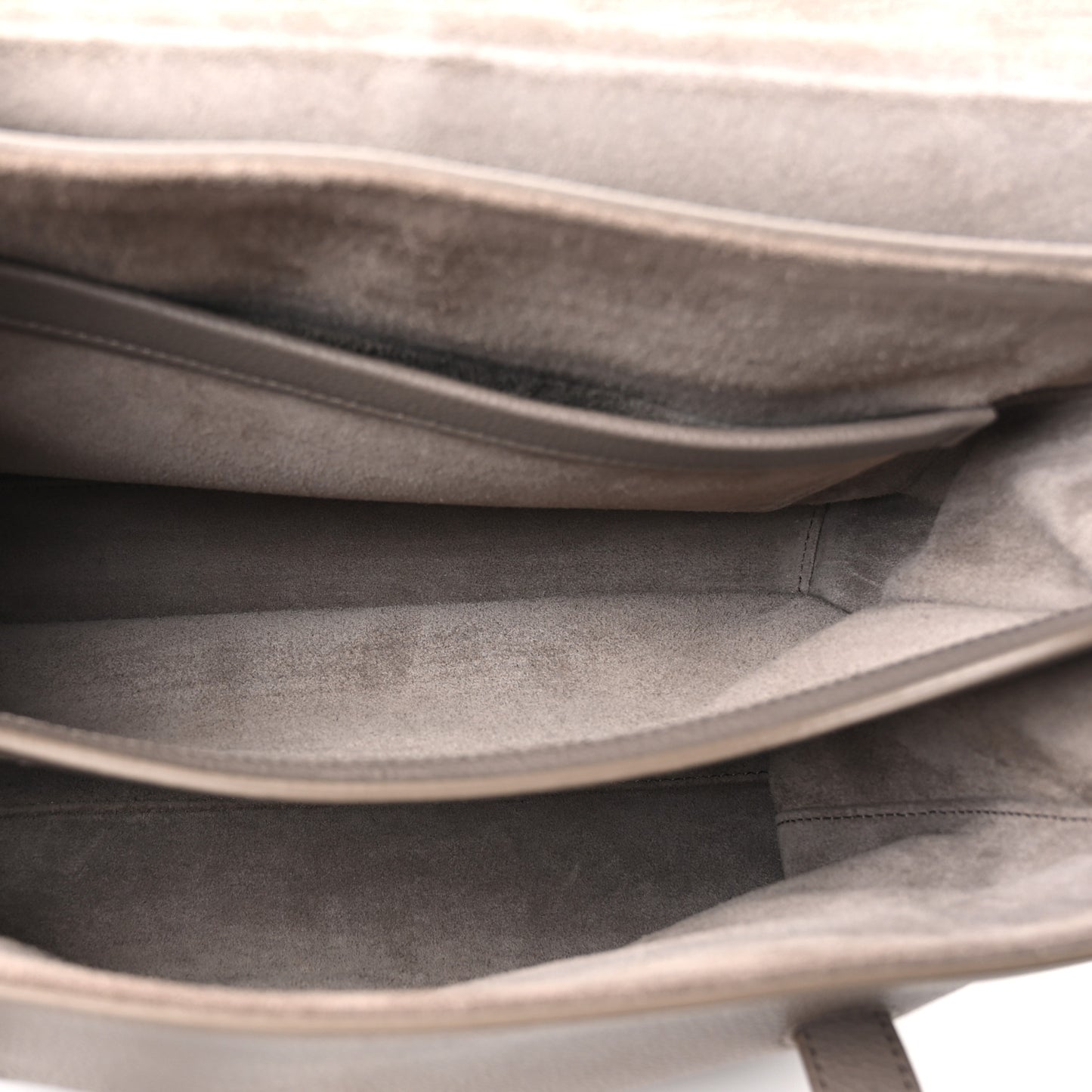 Supple Grained Calfskin Medium Soft 16 Bag Pebble