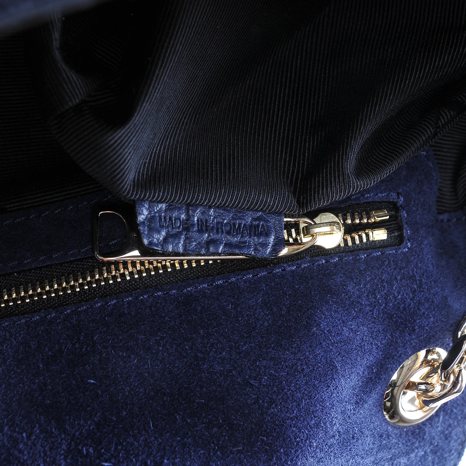 Burberry Signature Grain Large Mildenhall Shoulder Bag Blue 9 of 10