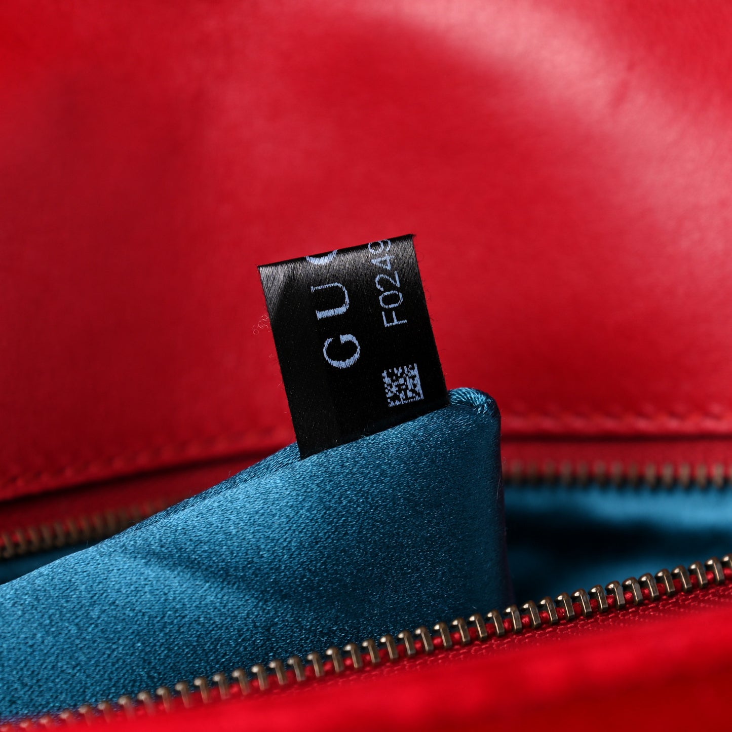 Velvet Matelasse Medium GG Marmont Shoulder Bag Hibiscus Red