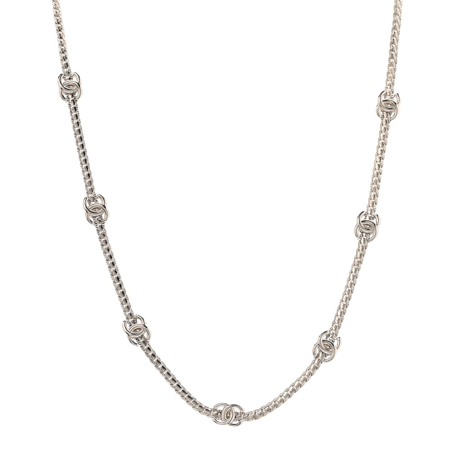 Metal CC Short Chain Necklace Silver