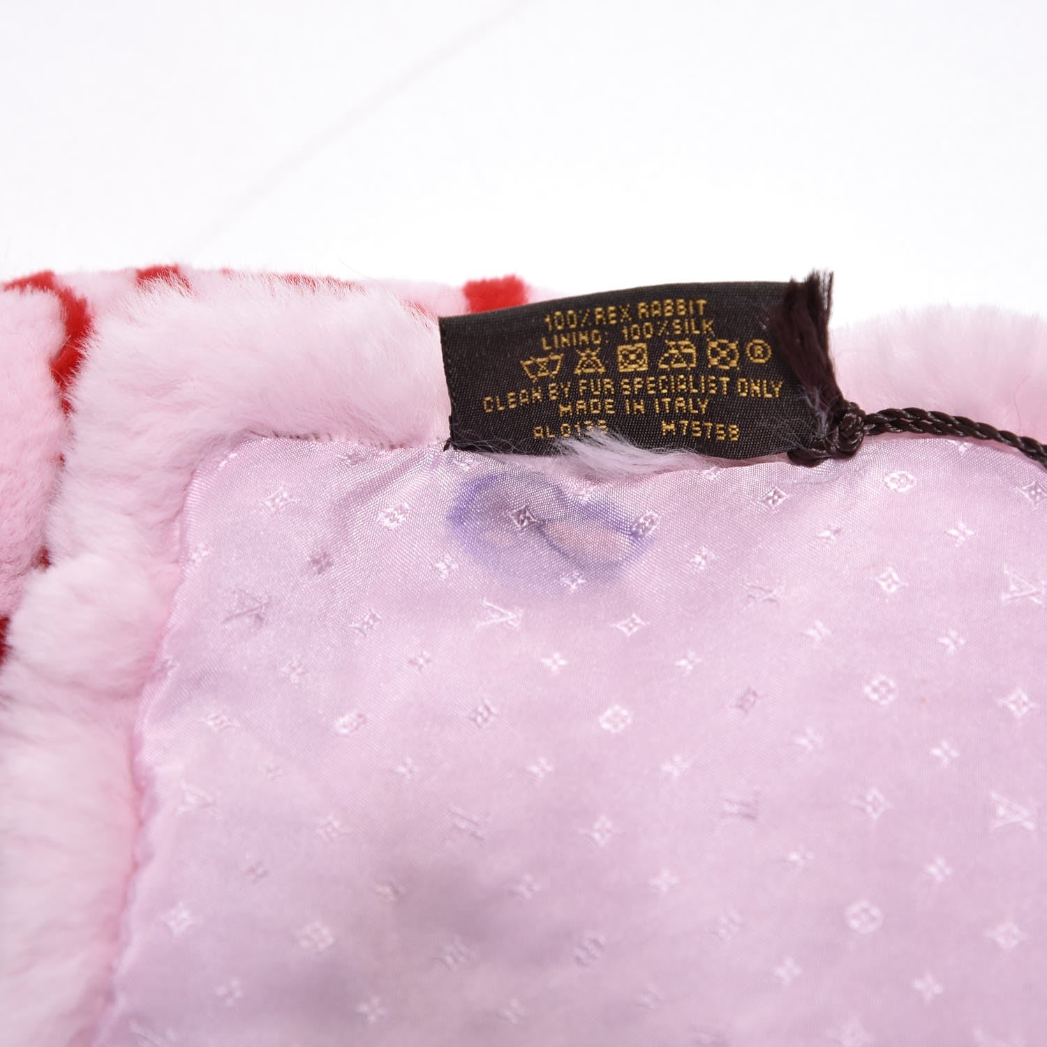 Louis Vuitton Rabbit Fur Bi Stamp Echarpe Rose Poudre 4 of 5