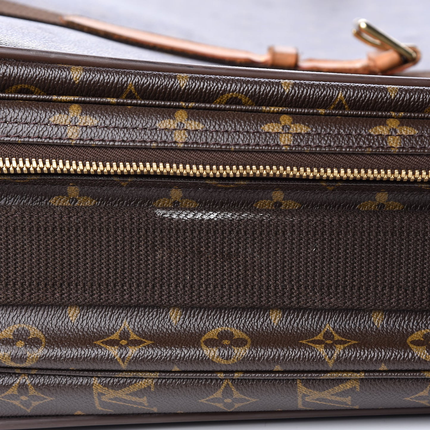 Monogram Satellite 70