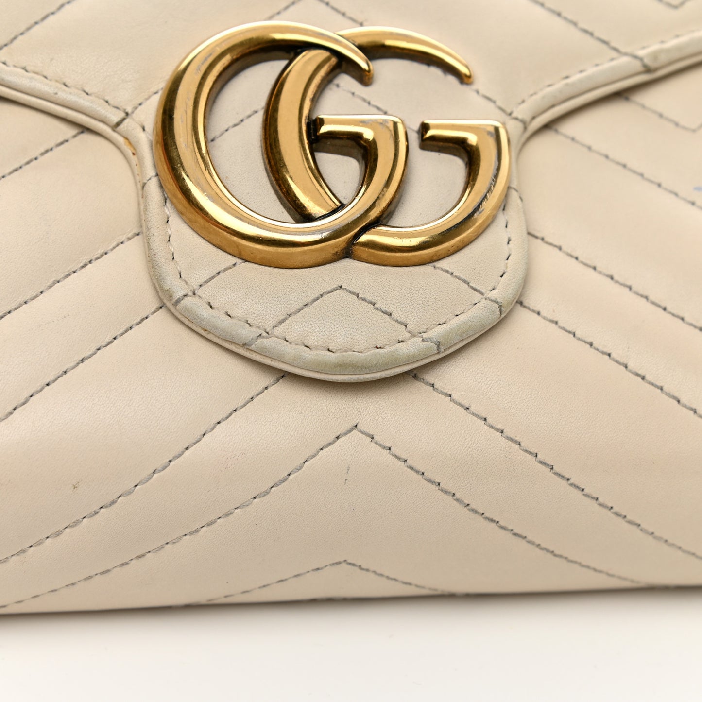 Calfskin Matelasse GG Marmont Chain Wallet Mystic White