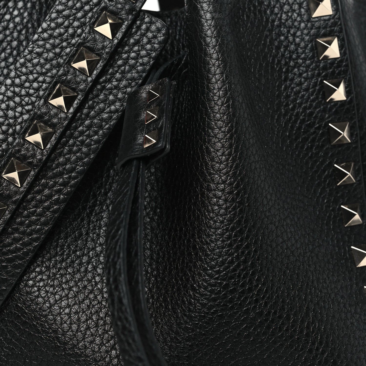 Valentino Garavani Grained Calfskin Rockstud Bucket Bag Black 7 of 9