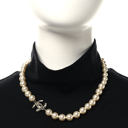 Chanel Pearl Crystal CC Short Necklace Gold Black 2 of 4