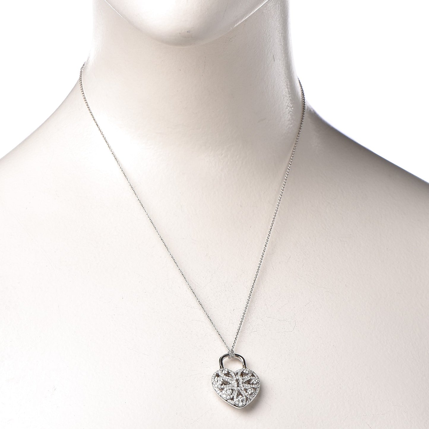 18K White Gold Diamond Filigree Heart Pendant Necklace