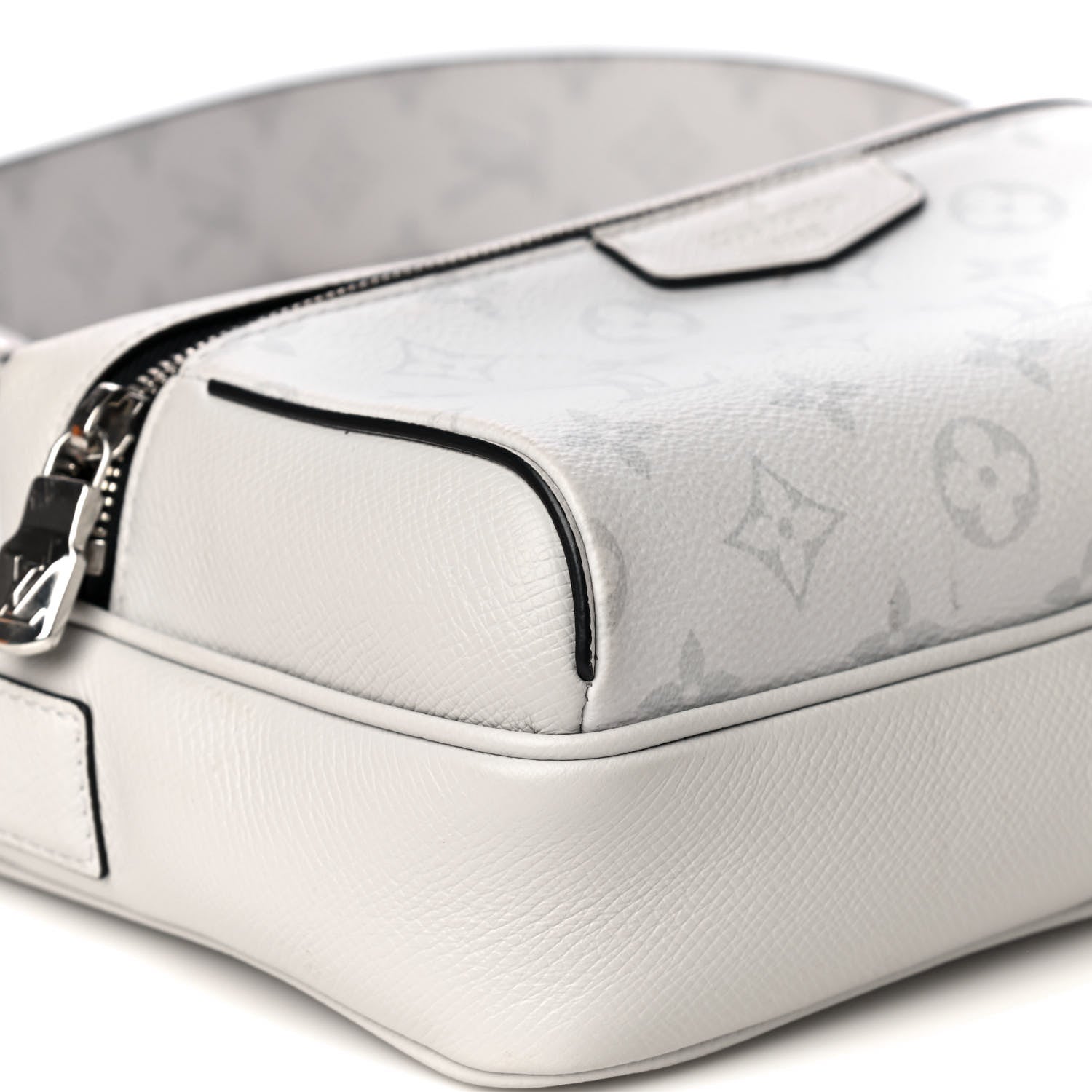Louis Vuitton Taiga Monogram Outdoor Messenger White 10 of 13