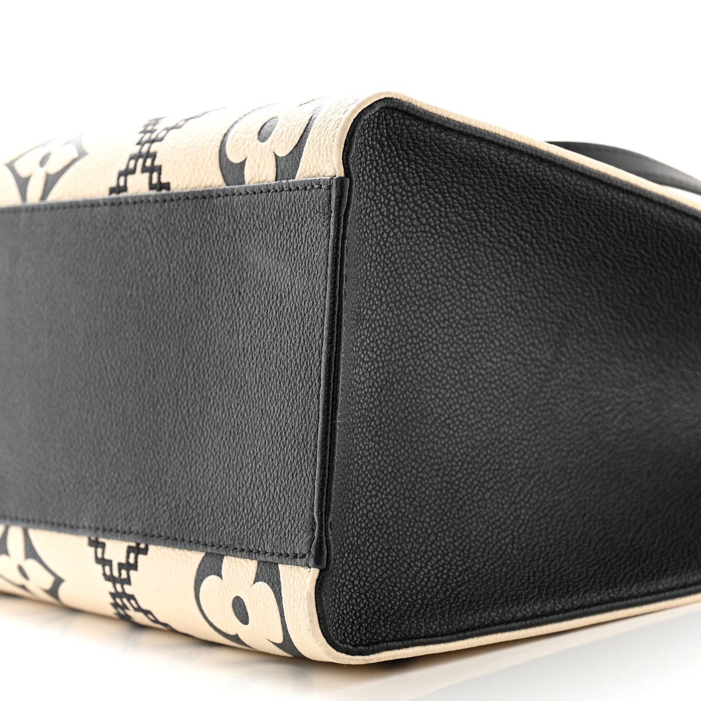 Empreinte Monogram Giant Broderies Onthego MM Cream Black