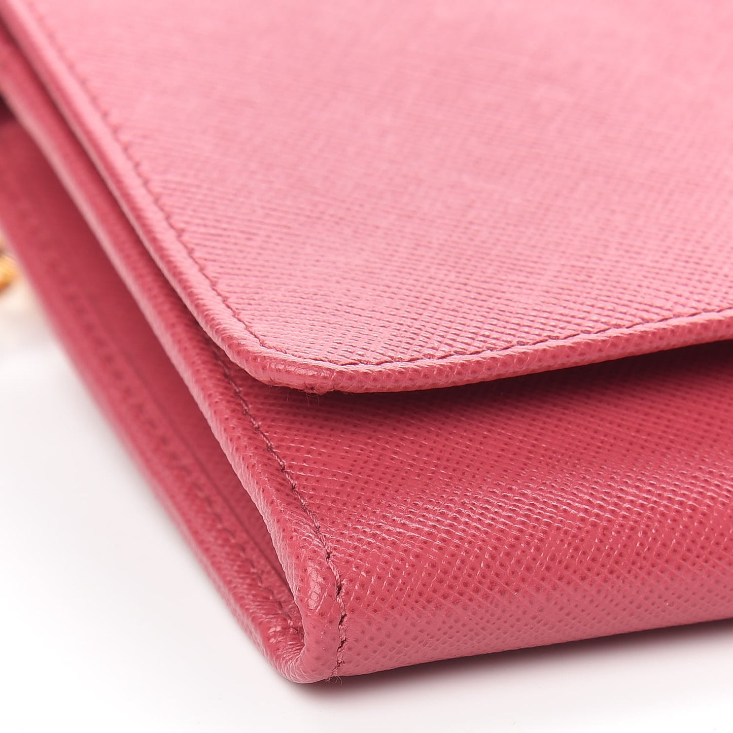 Saffiano Metal Oro Chain Wallet Peonia