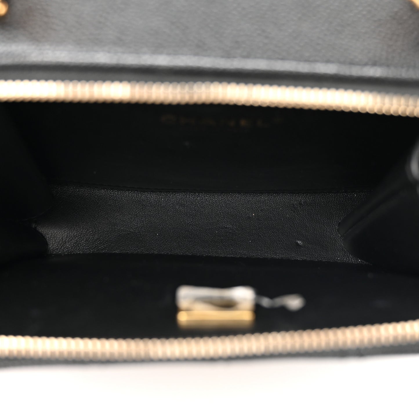 Caviar Quilted Small Pick Me Up Vanity Case Black