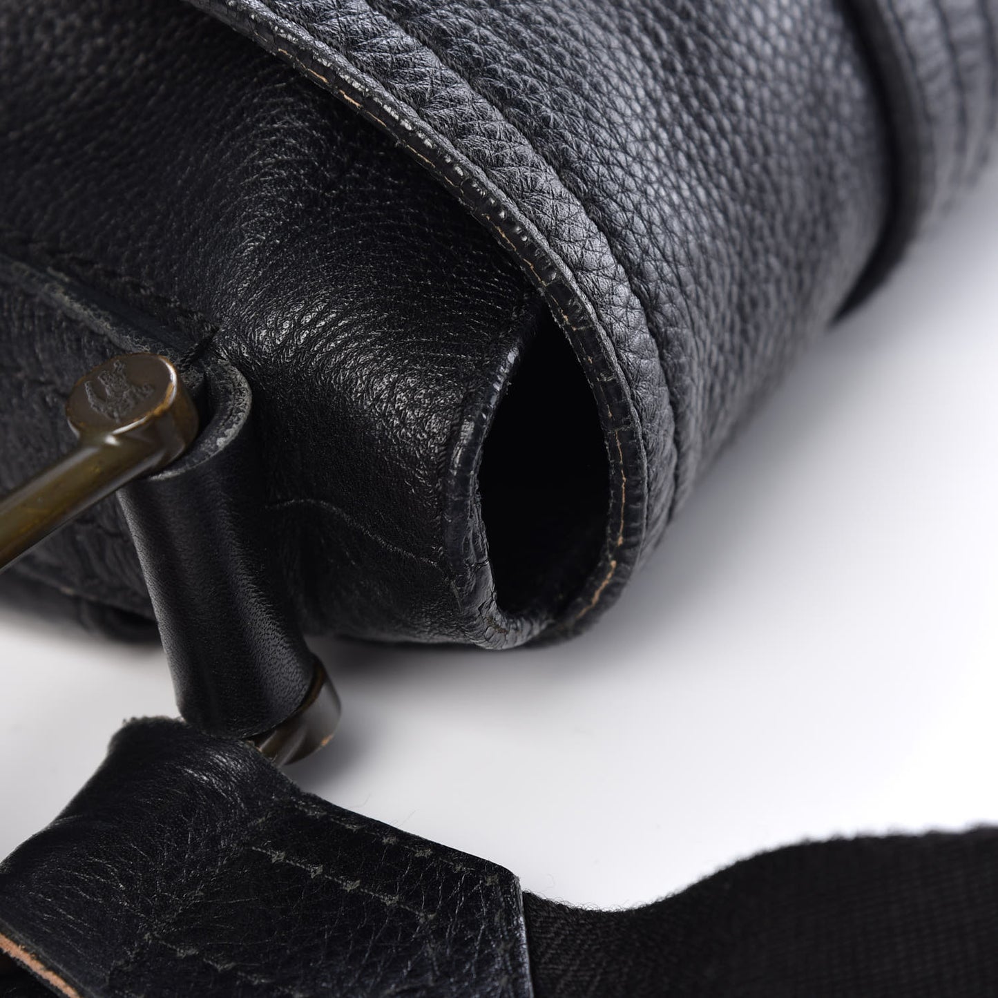 Grained Calfskin Messenger Black