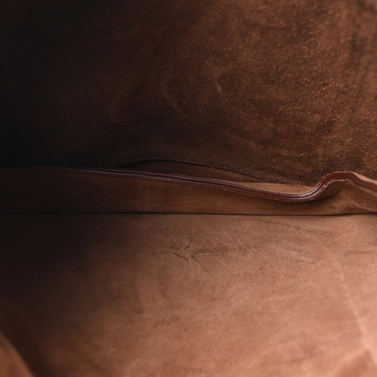 Shiny Lambskin Soft Triomphe Besace Bag Soft Tan