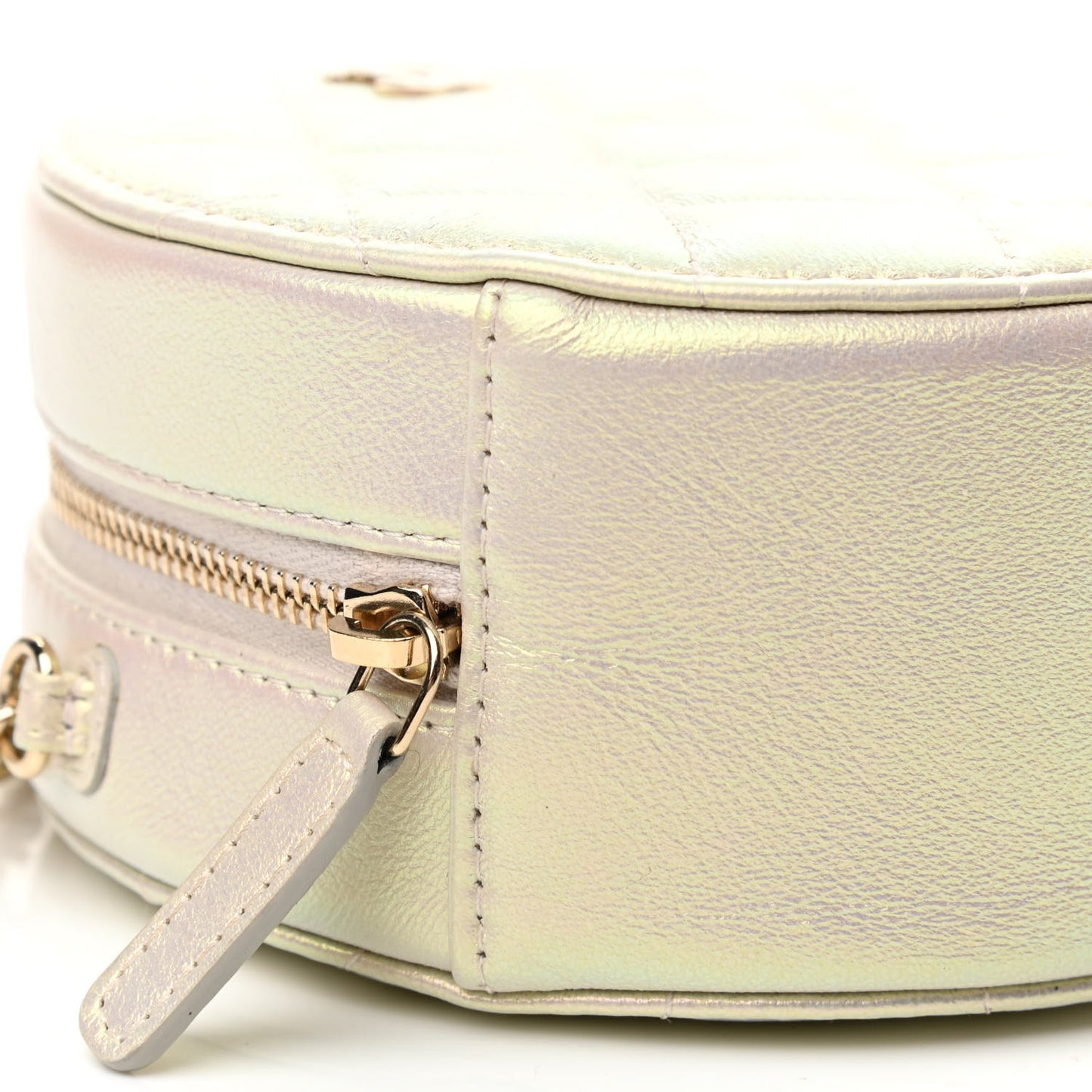 Iridescent Lambskin Quilted Round Clutch With Chain Ivory