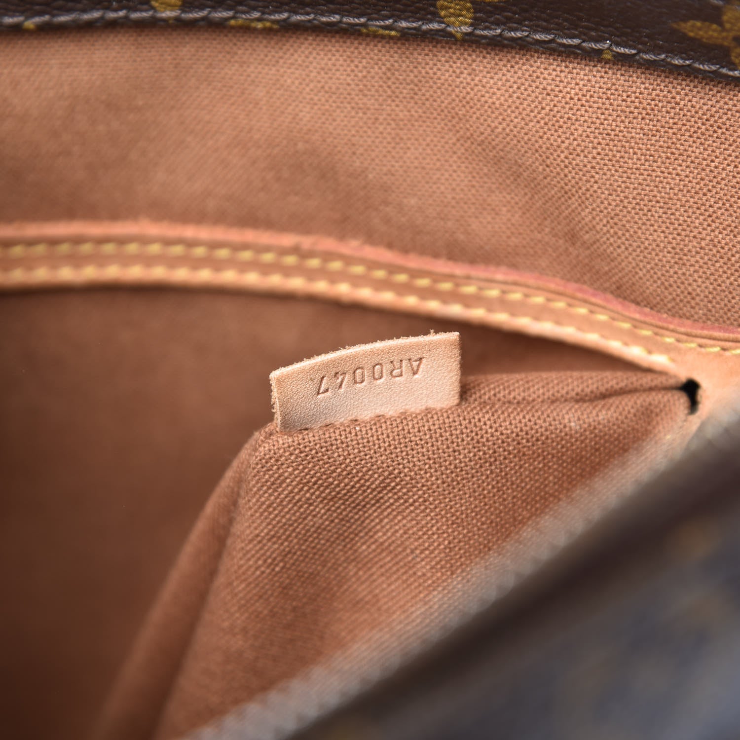Louis Vuitton Monogram Cabas Mezzo 7 of 16