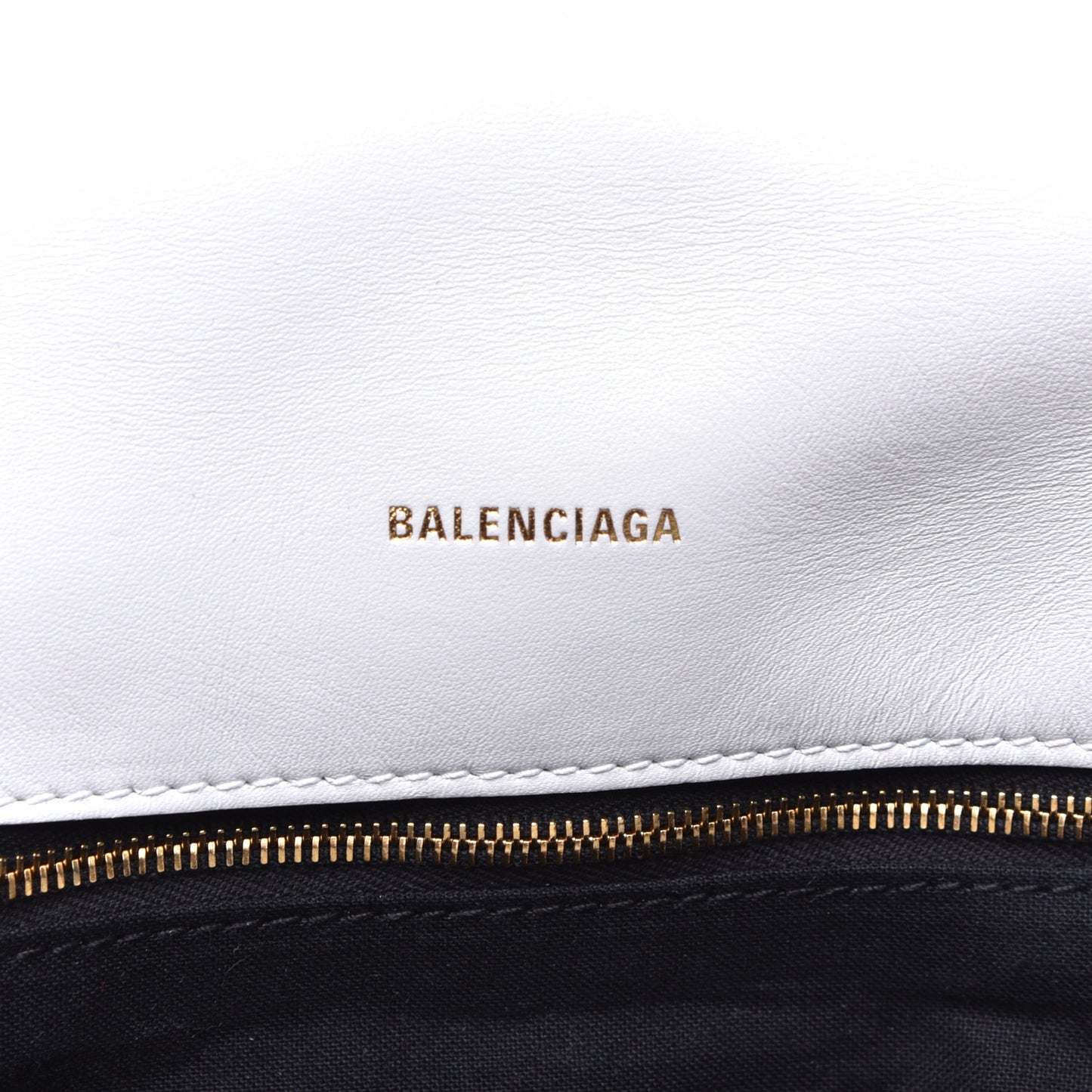Nappa Calfskin Quilted Touch B Puffy Clutch White