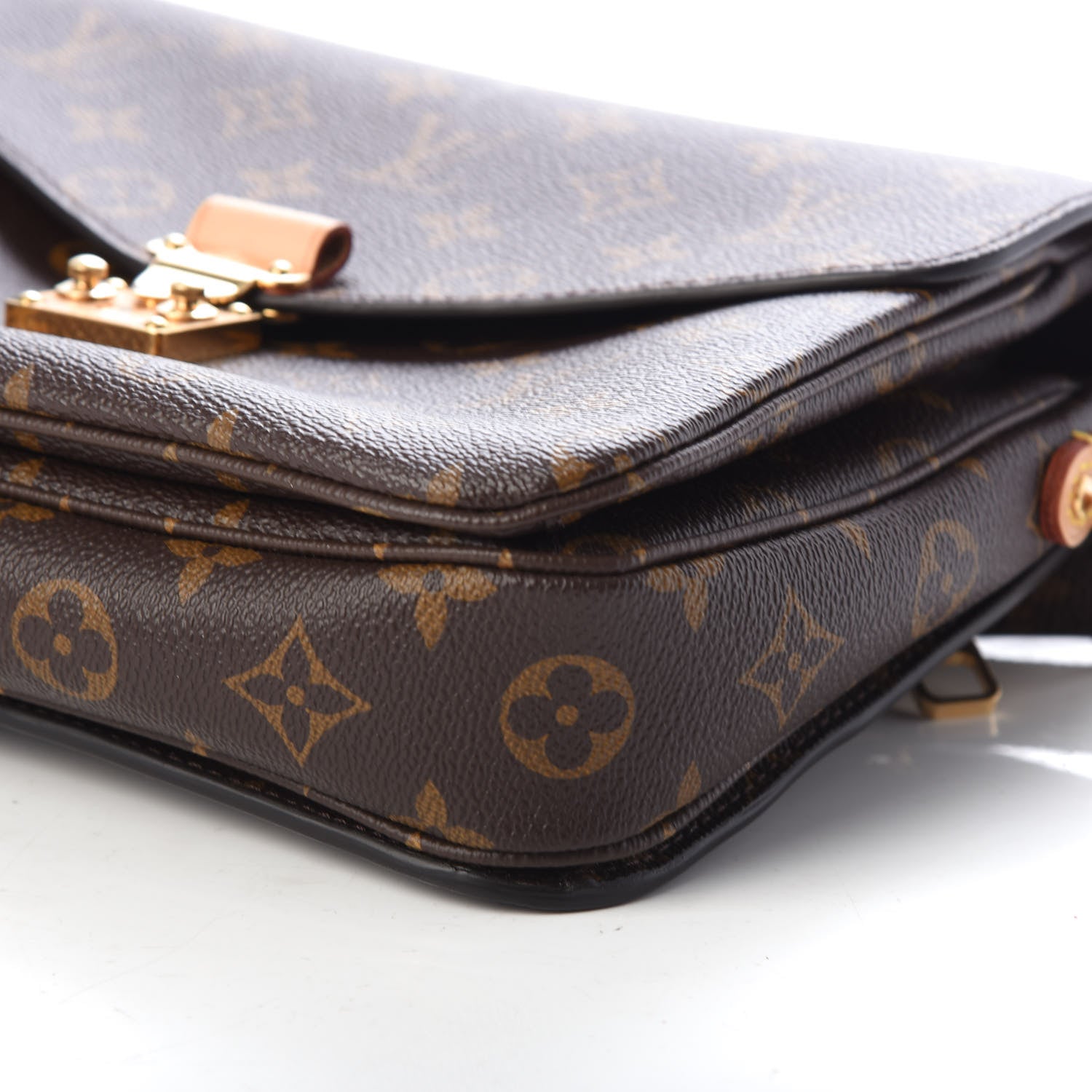 Louis Vuitton Monogram Pochette Metis 9 of 9