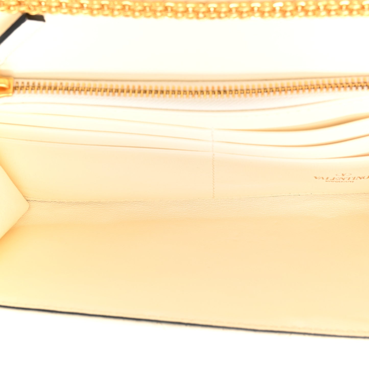 Nappa Roman Stud Wallet on Chain Ivory