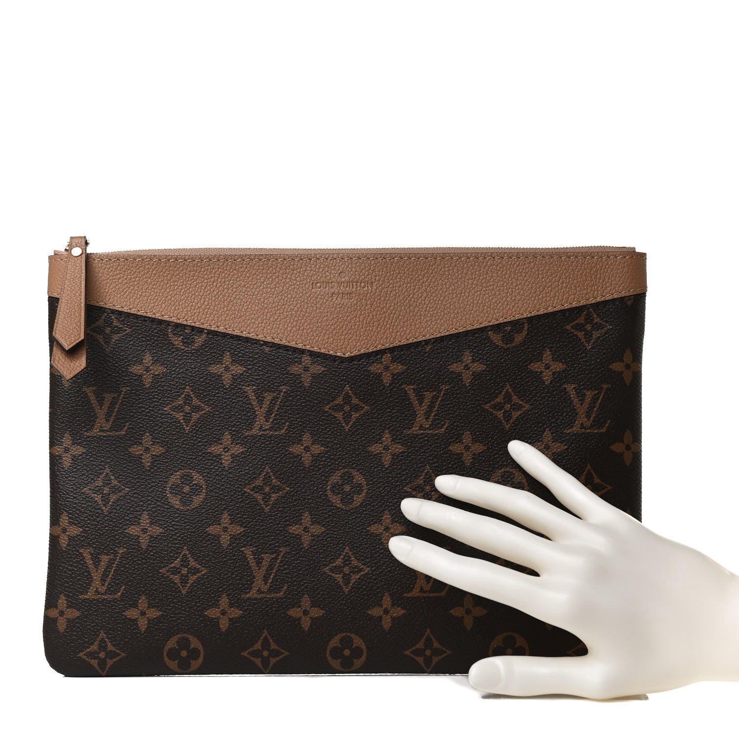 Louis Vuitton Monogram Daily Pouch Sesame 2 of 10