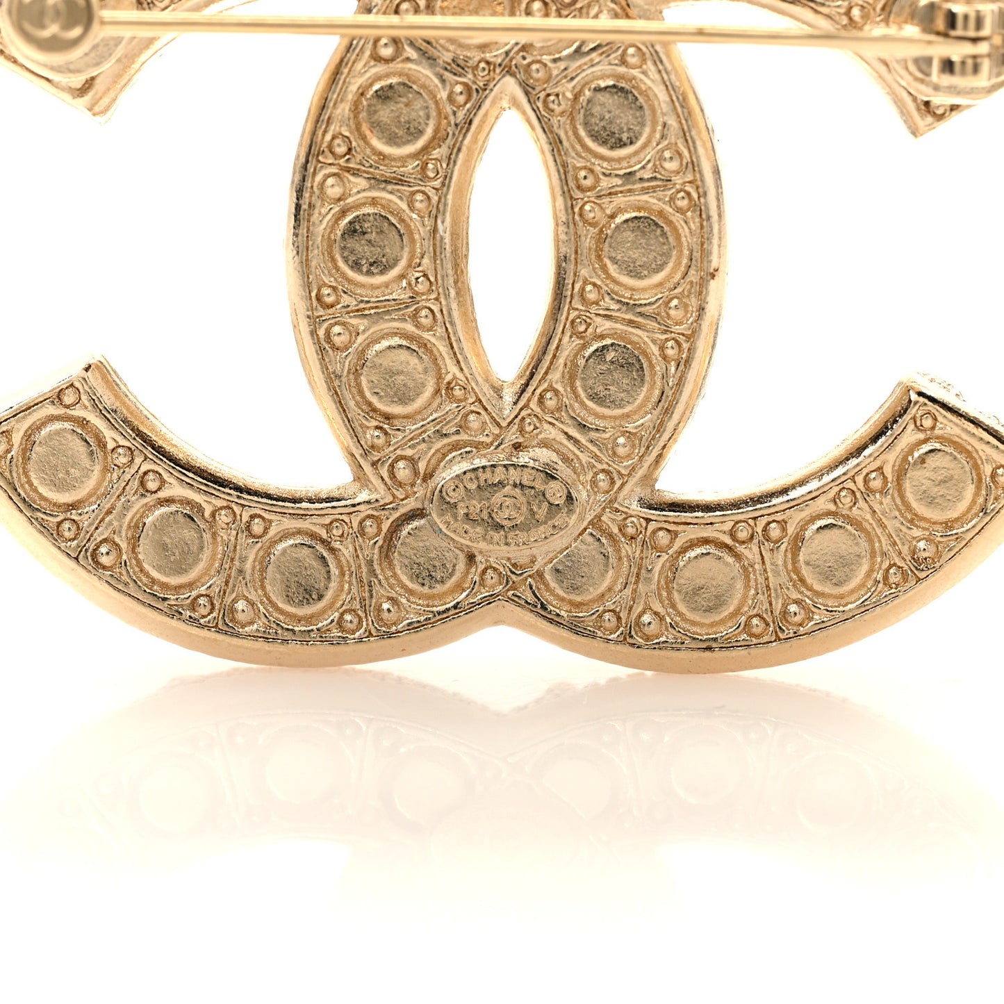 Metal Crystal Graduated Pearl CC Brooch Gold