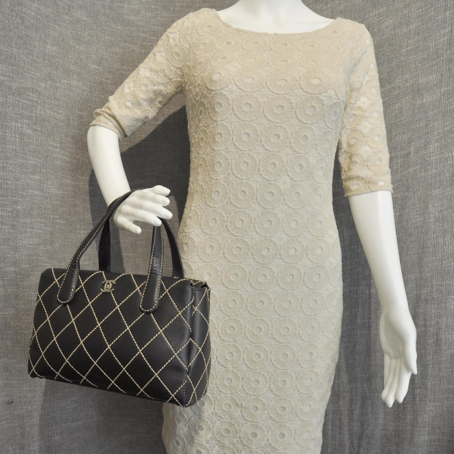 Leather Quilted Contrast Stitch Surpique Handbag Black