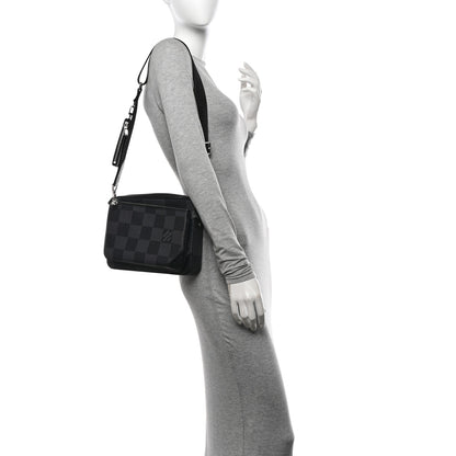 Louis Vuitton Damier Graphite 3D Trio Messenger 2 of 9