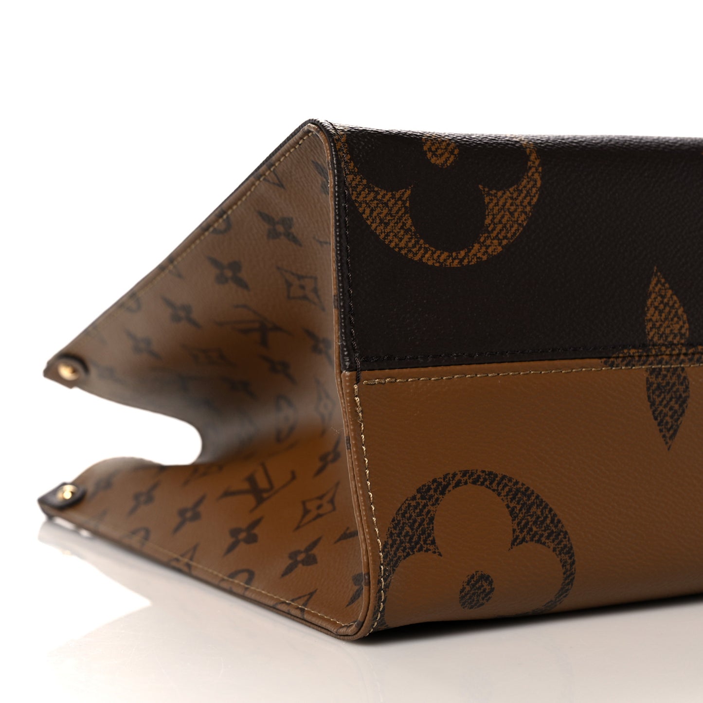 Reverse Monogram Giant Onthego MM