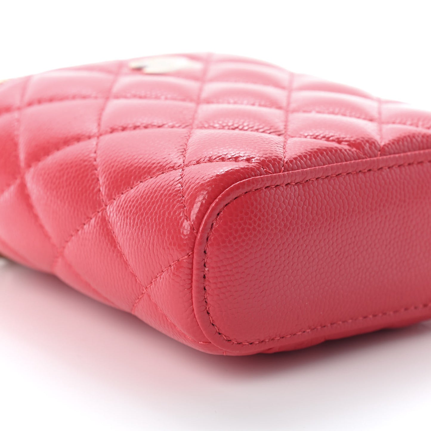 Caviar Quilted Small Vertical Coco Beauty Vanity Case With Chain Red