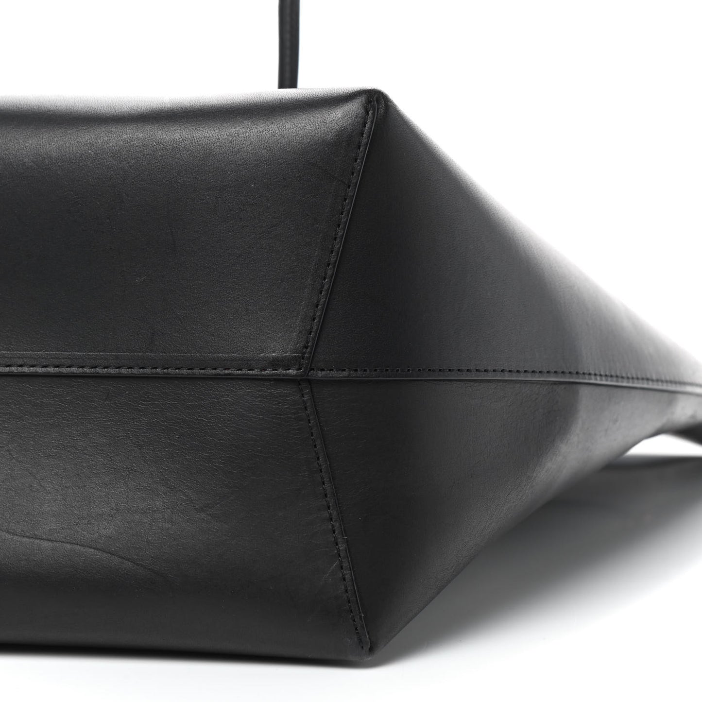 Vegetable Tanned Calfskin Bucket Bag Black Flamma