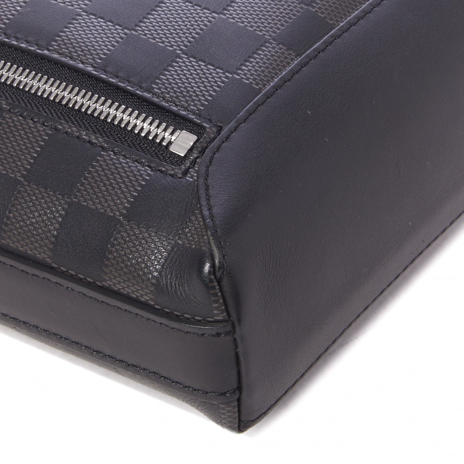 Louis Vuitton Damier Infini Discovery Messenger BB Onyx 5 of 8