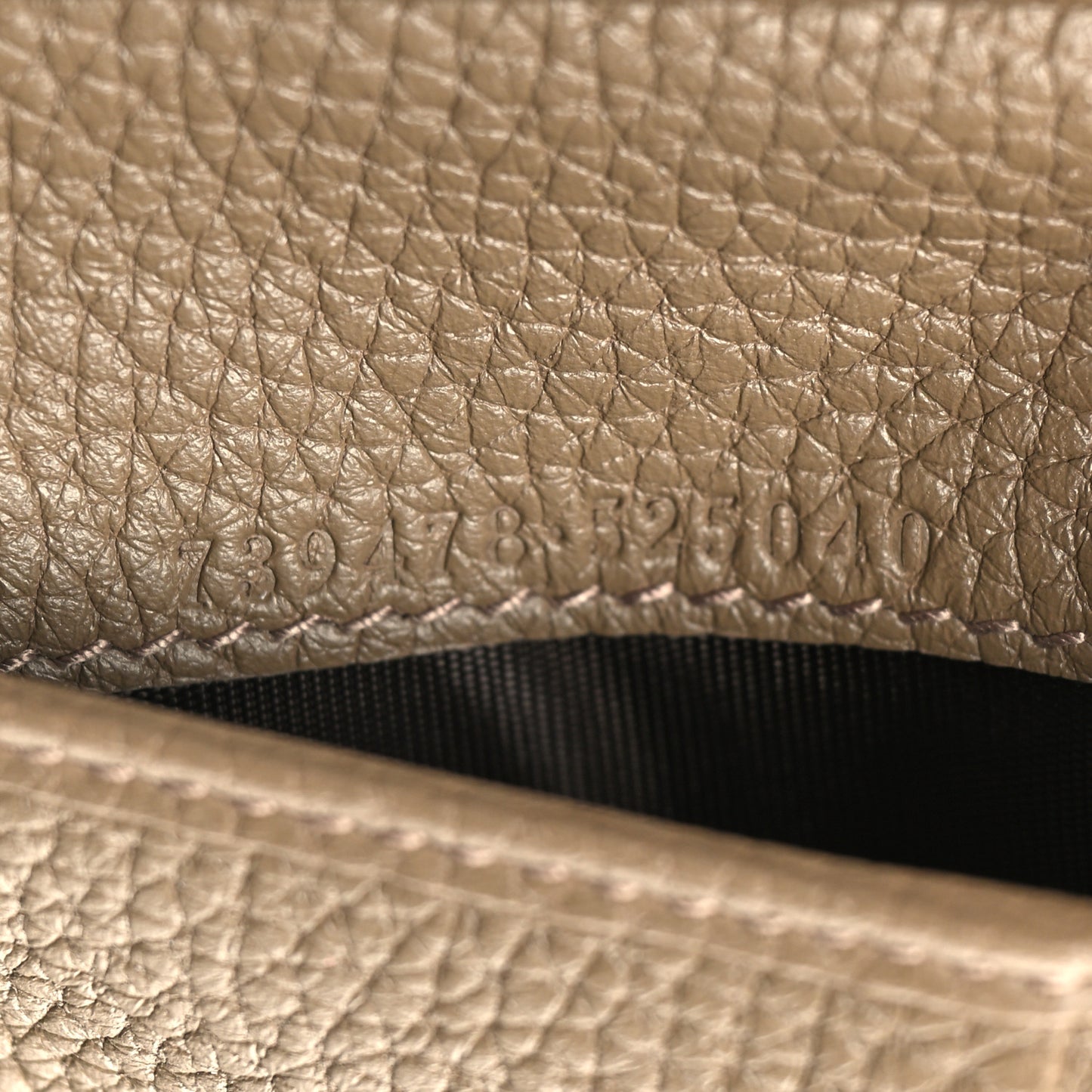 Piuma Calfskin Jumbo GG Embossed Card Case Taupe