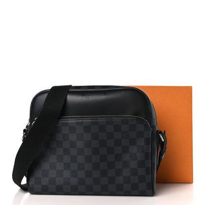 Louis Vuitton Damier Graphite Dayton Reporter PM 9 of 9