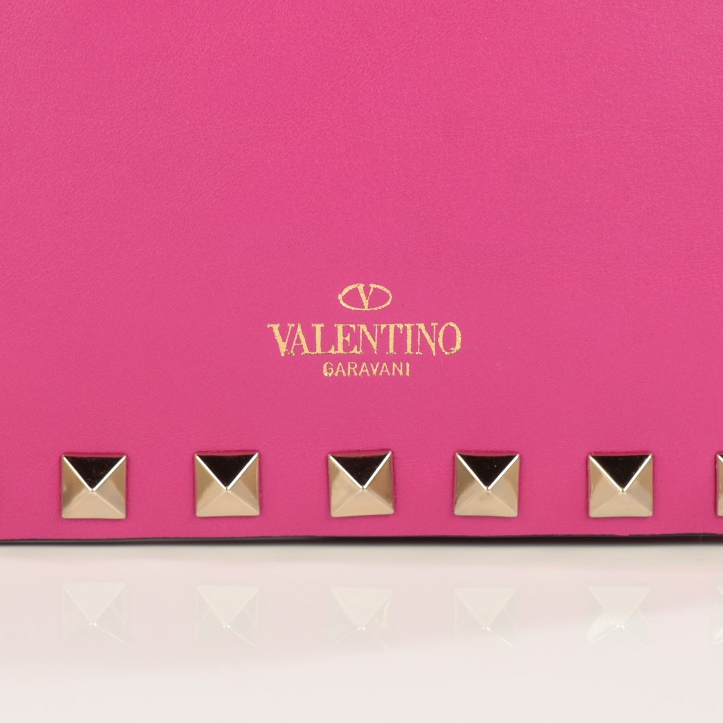 Vitello Rockstud Chain Flap Crossbody Bag Fuxia