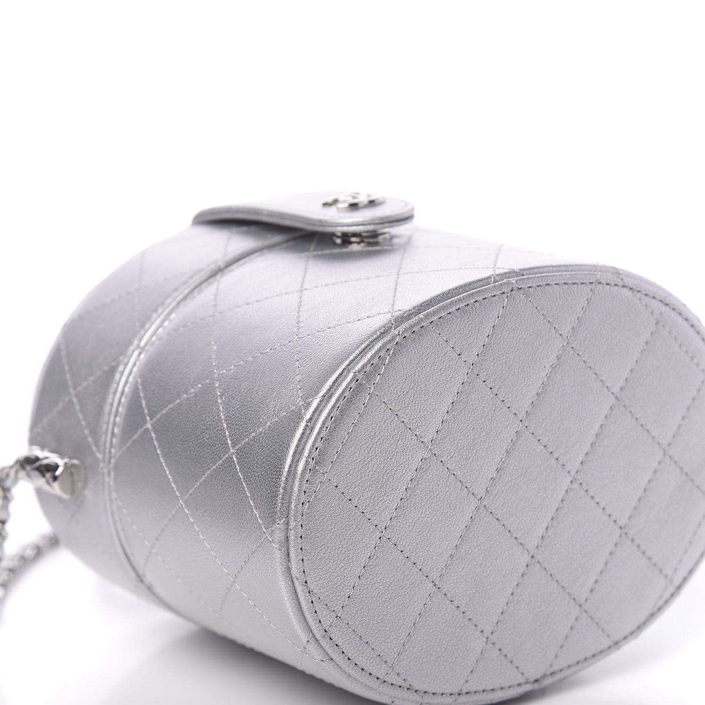 Metallic Lambskin Quilted Round Vanity Case With Chain Silver