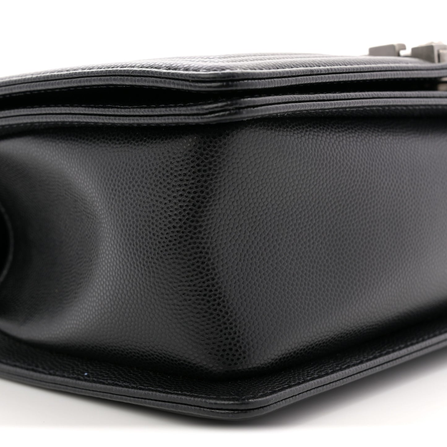 Caviar Quilted Medium Boy Flap Black