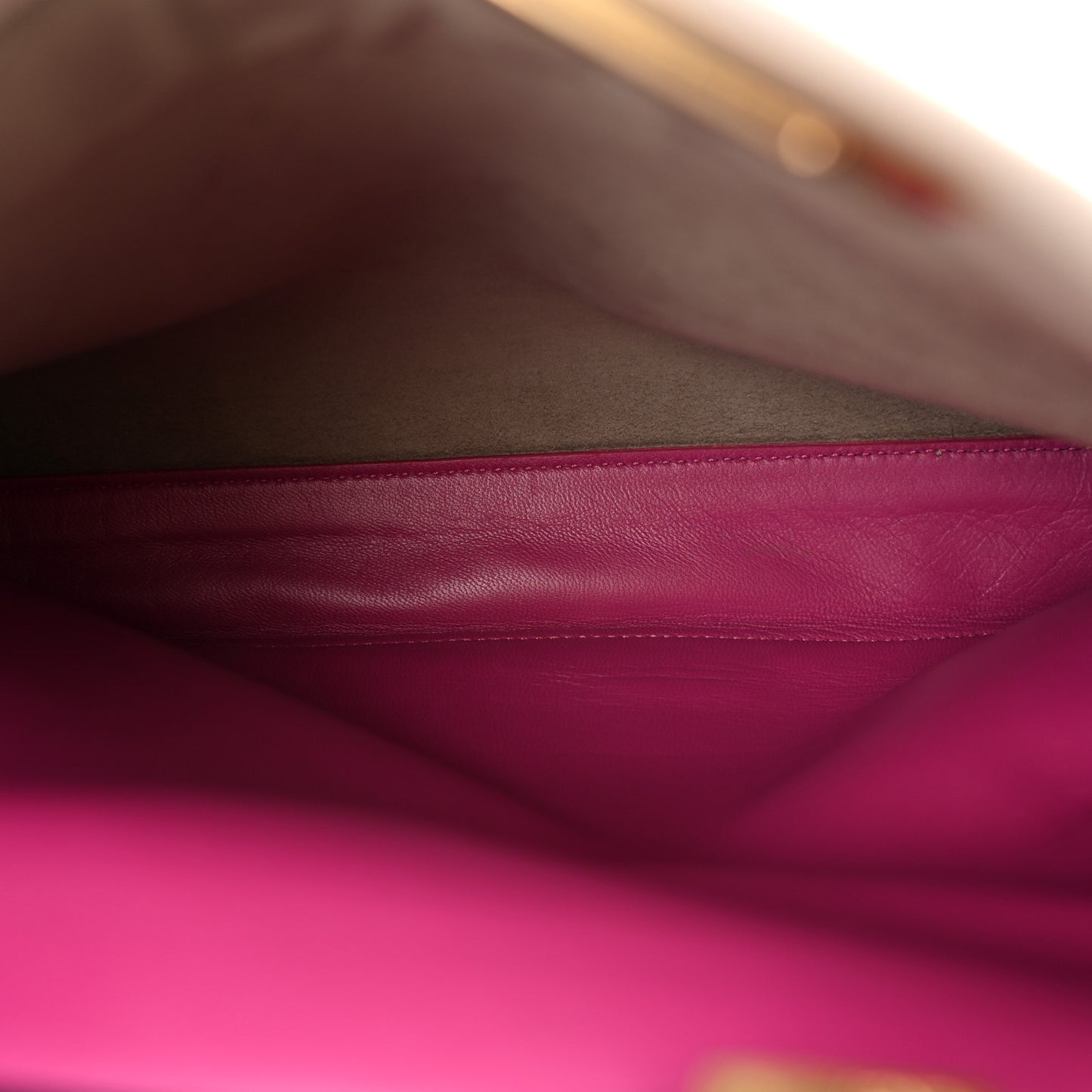 Vitello Seta Shiny Nappa Medium Peekaboo Iconic Satchel Grigio Polvere Magenta