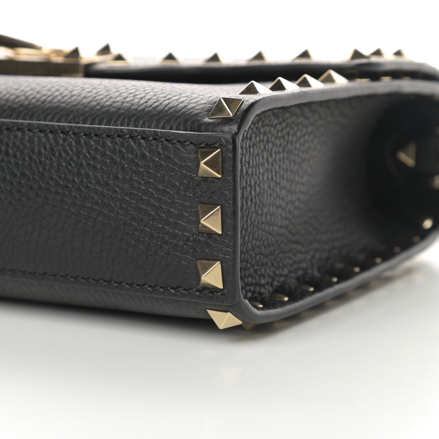Pebbled Calfskin Medium Rockstud Flip Lock Crossbody Bag Black