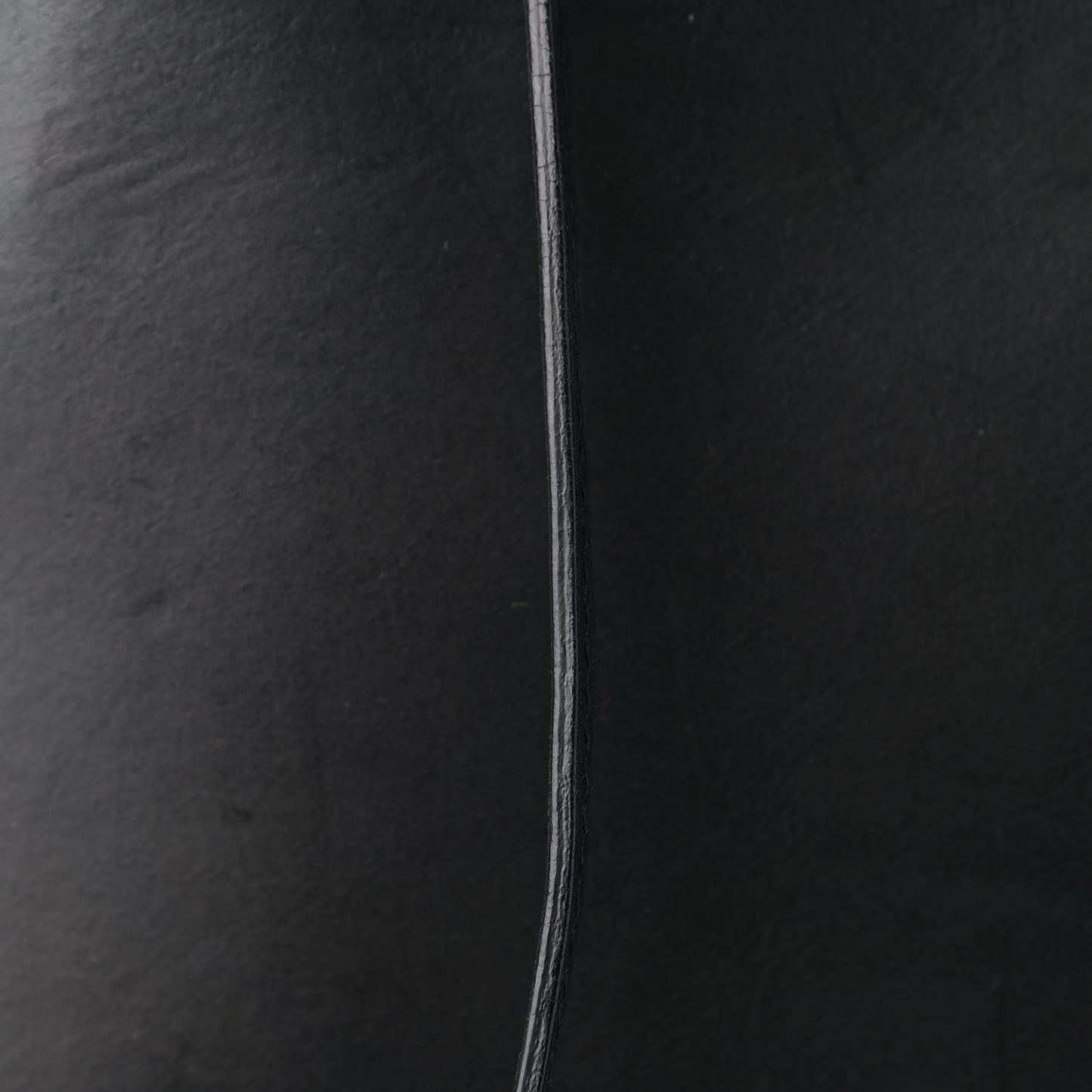 Vegetable Tanned Calfskin Bucket Bag Black Flamma