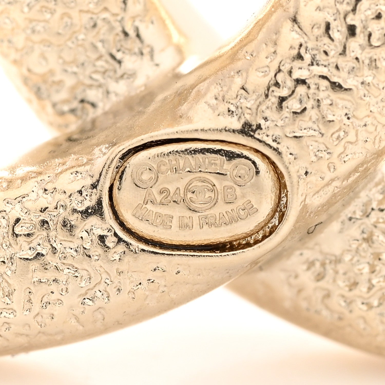 Chanel Metal CC Brooch Gold 3 of 4