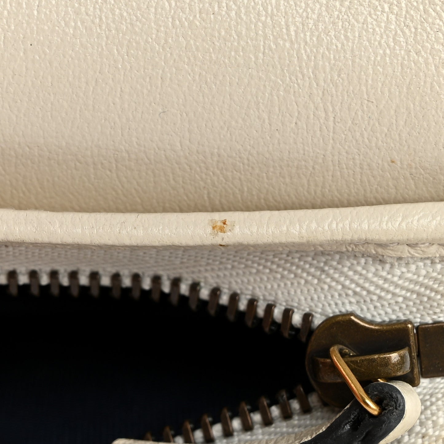 Vintage Effect Calfskin Matelasse Diagonal Torchon GG Marmont Card Case Wallet Mystic White Blue Agata