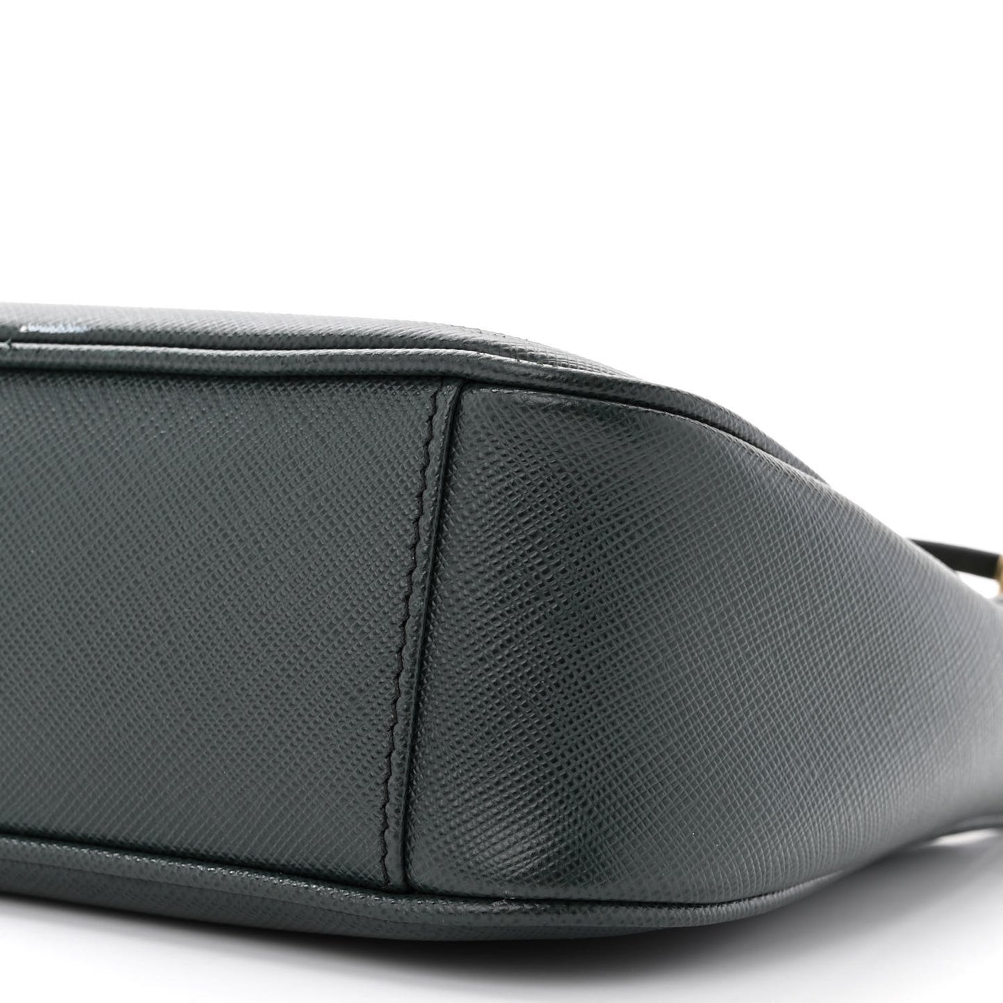 Saffiano Lux Re-Edition 2005 Shoulder Bag Smeraldo