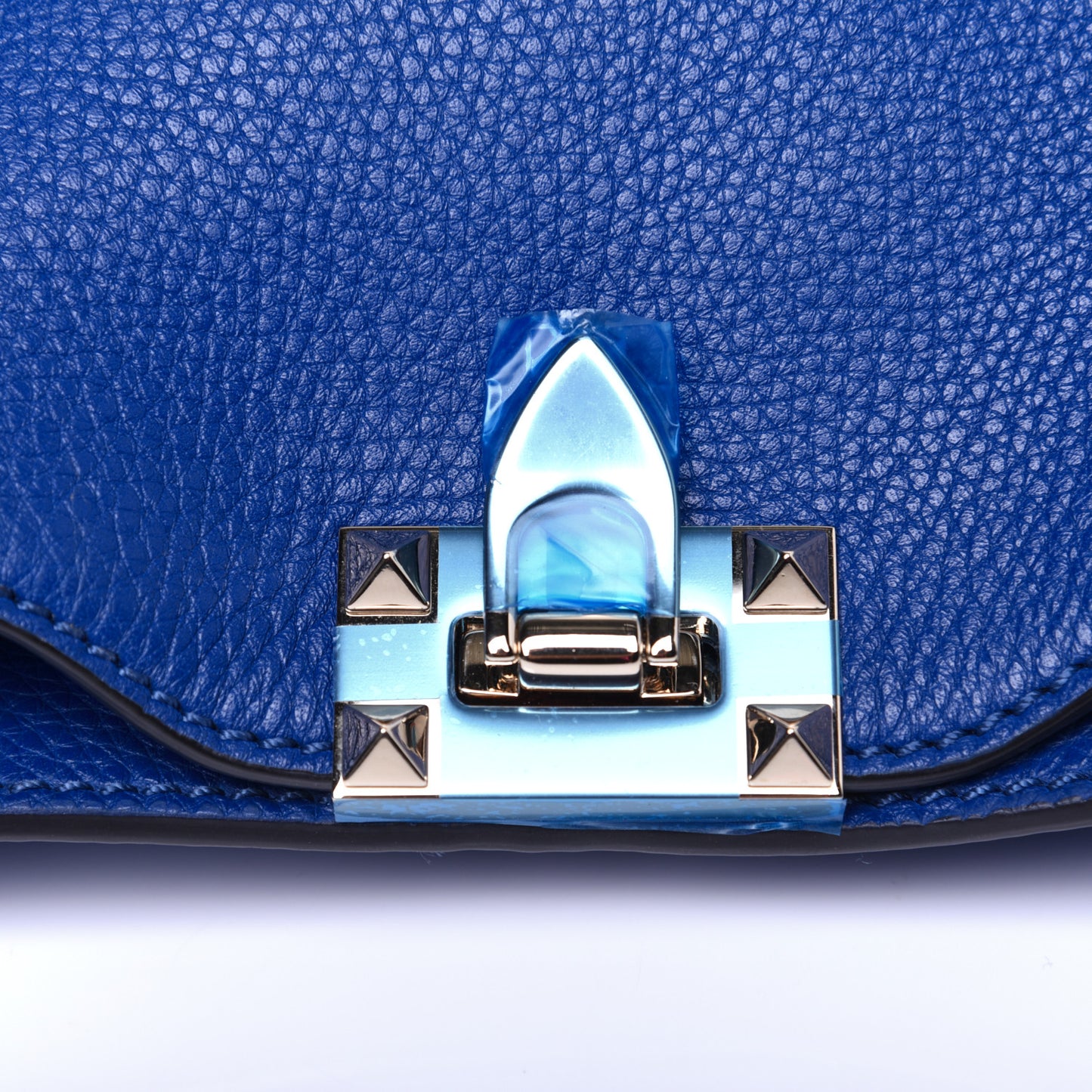 Pebbled Calfskin Small Rockstud Flip-Lock Messenger Bag Blu Delft