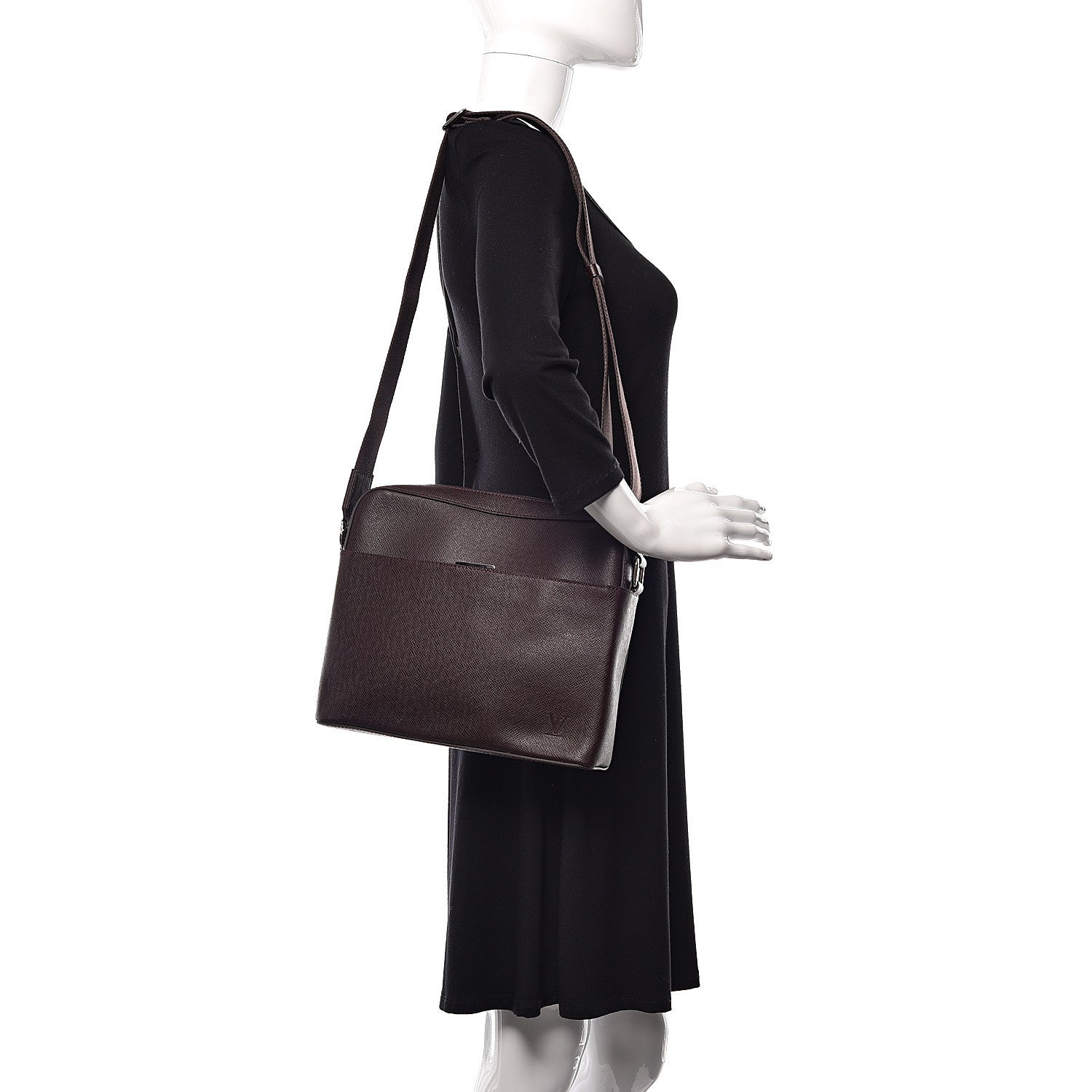 Louis Vuitton Taiga Anton Messenger PM Acajou 2 of 9