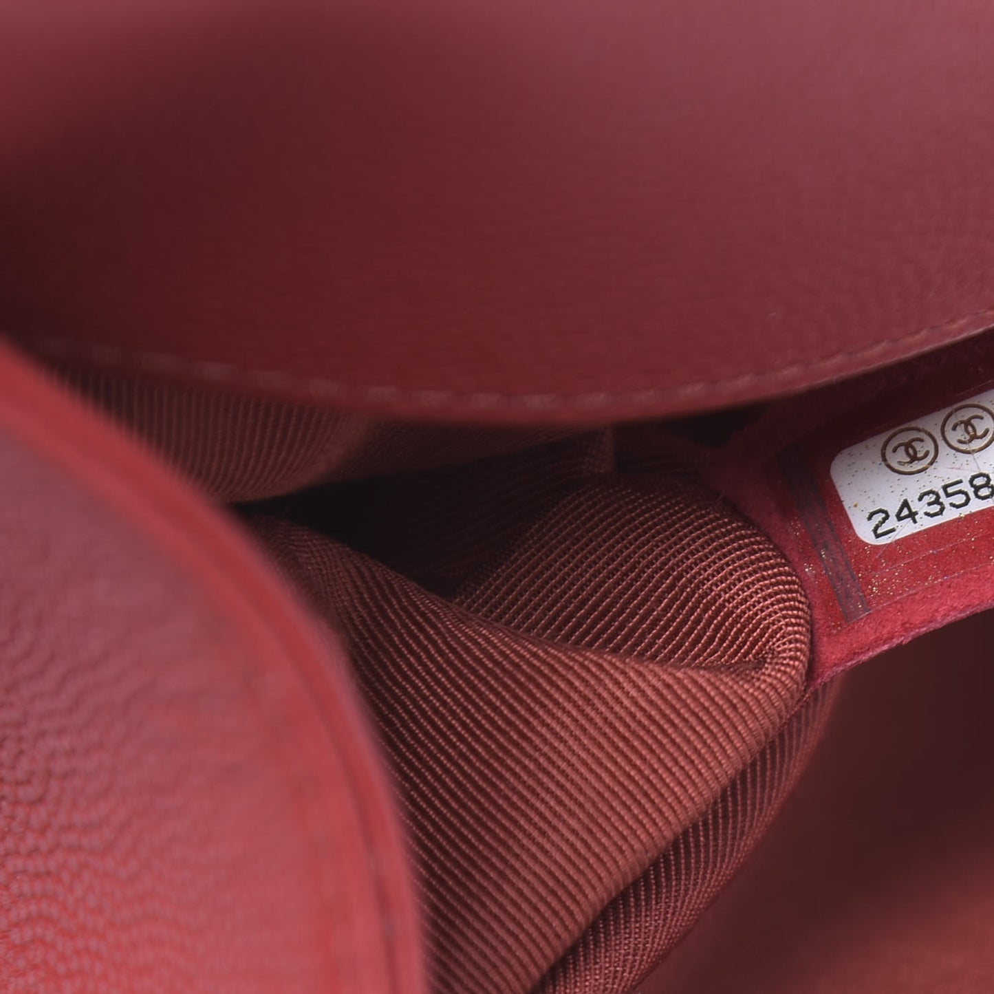 Caviar Quilted Medium Boy Flap Red