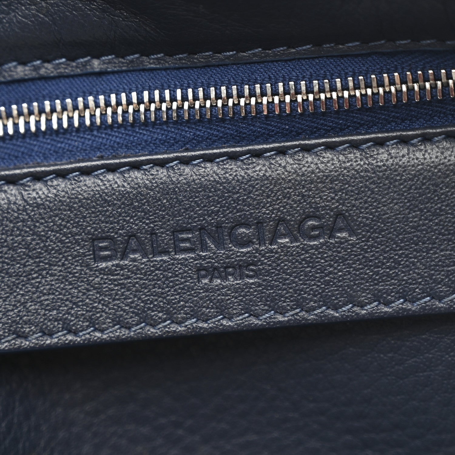 Balenciaga Veau Papier A6 Zip Around Tote Bleu Profond 7 of 13