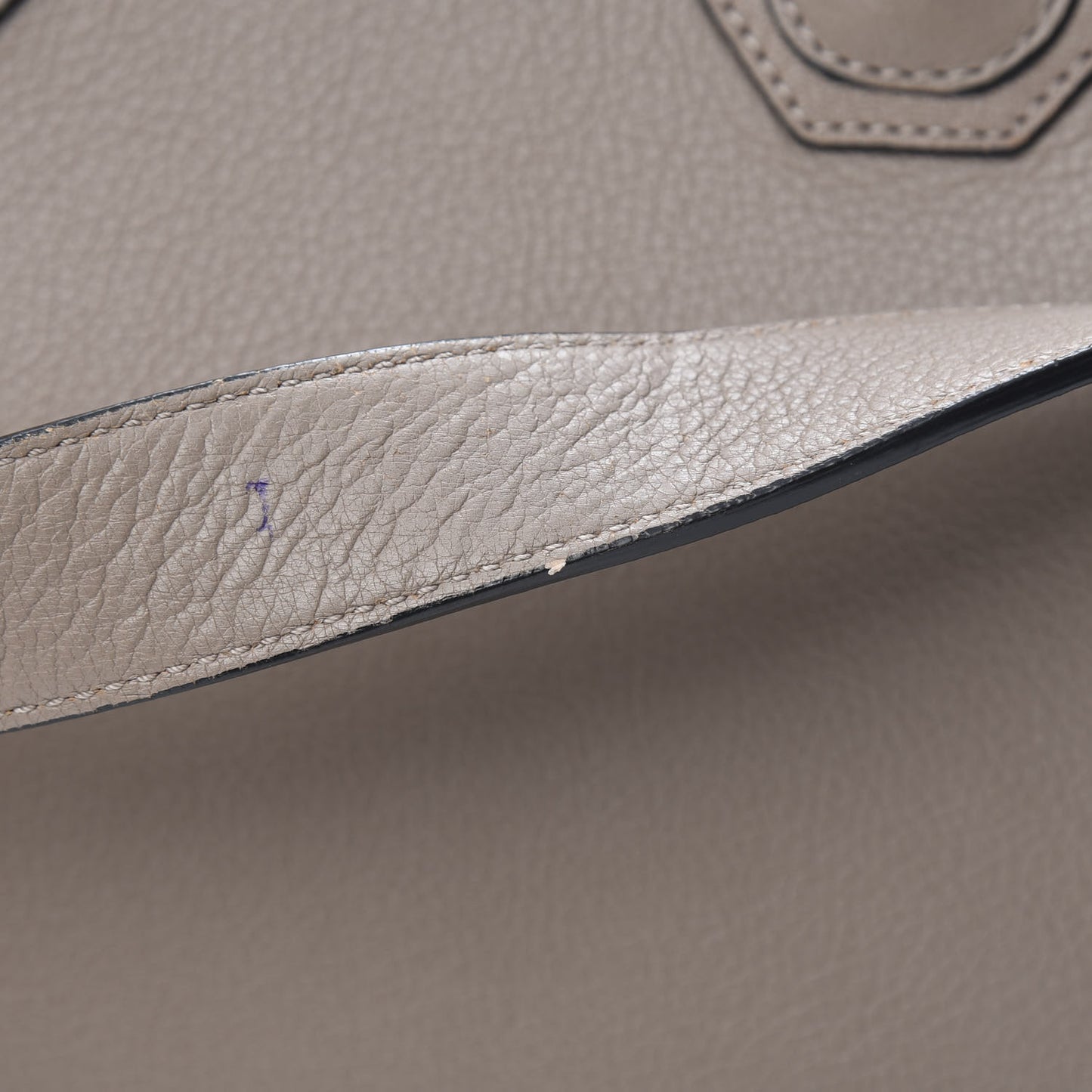 Sugar Goatskin Medium Antigona Mastic