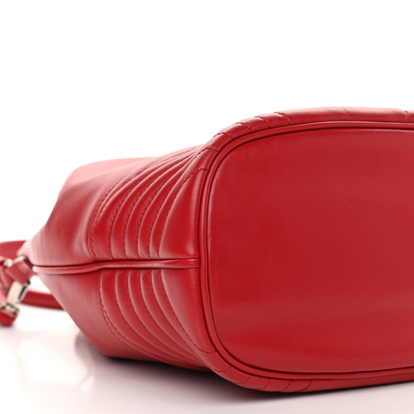 Soft Calfskin Impunture Diagramme Bucket Bag Rosso