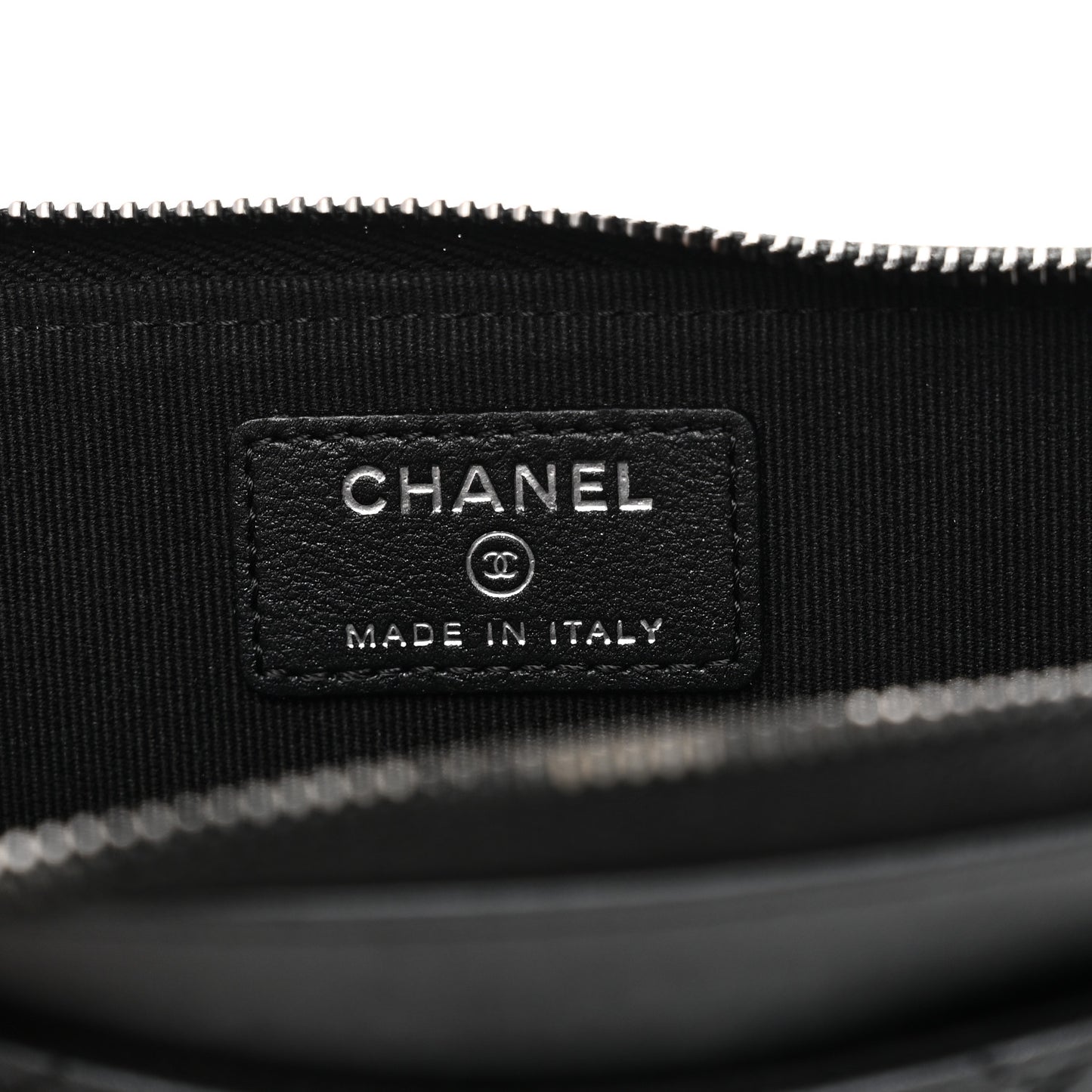 Pearly Lambskin Quilted Zip Card Holder So Black