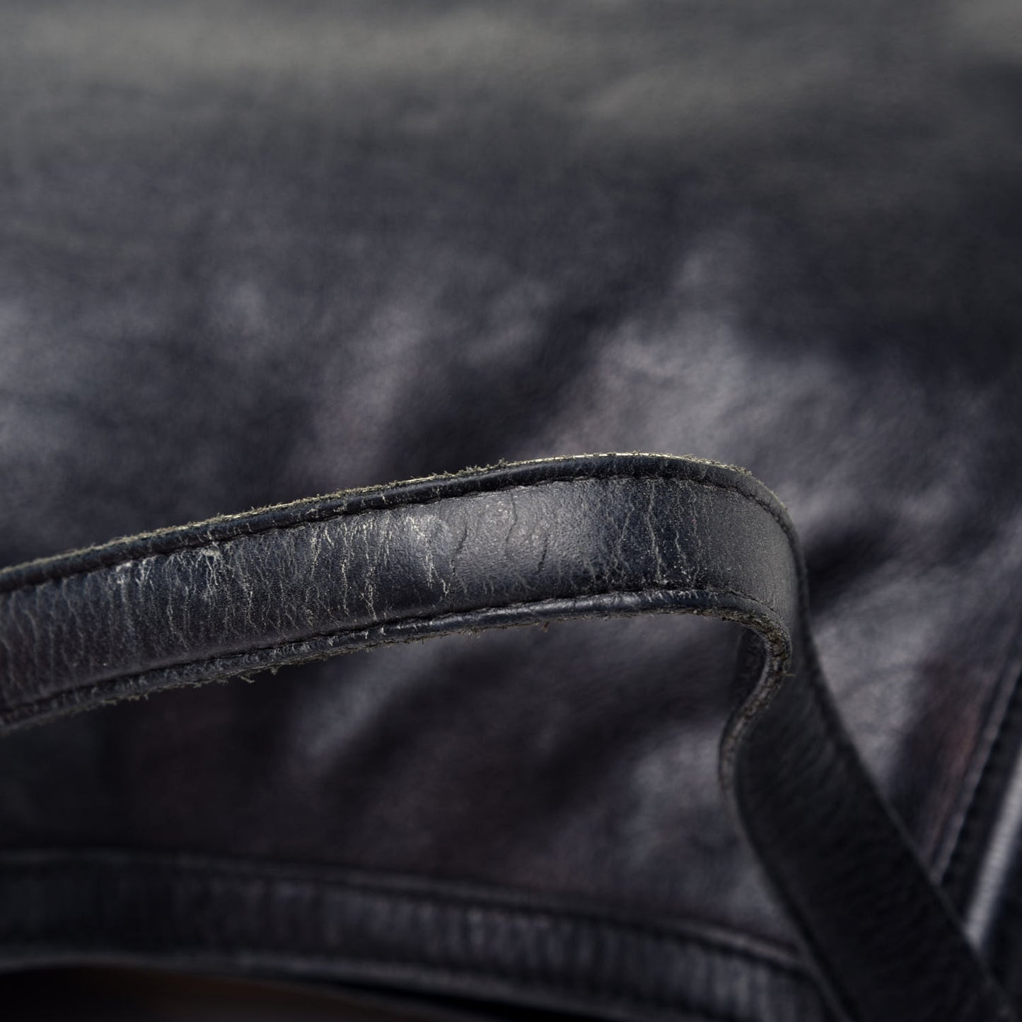 Calfskin Medium Britt Hobo Black