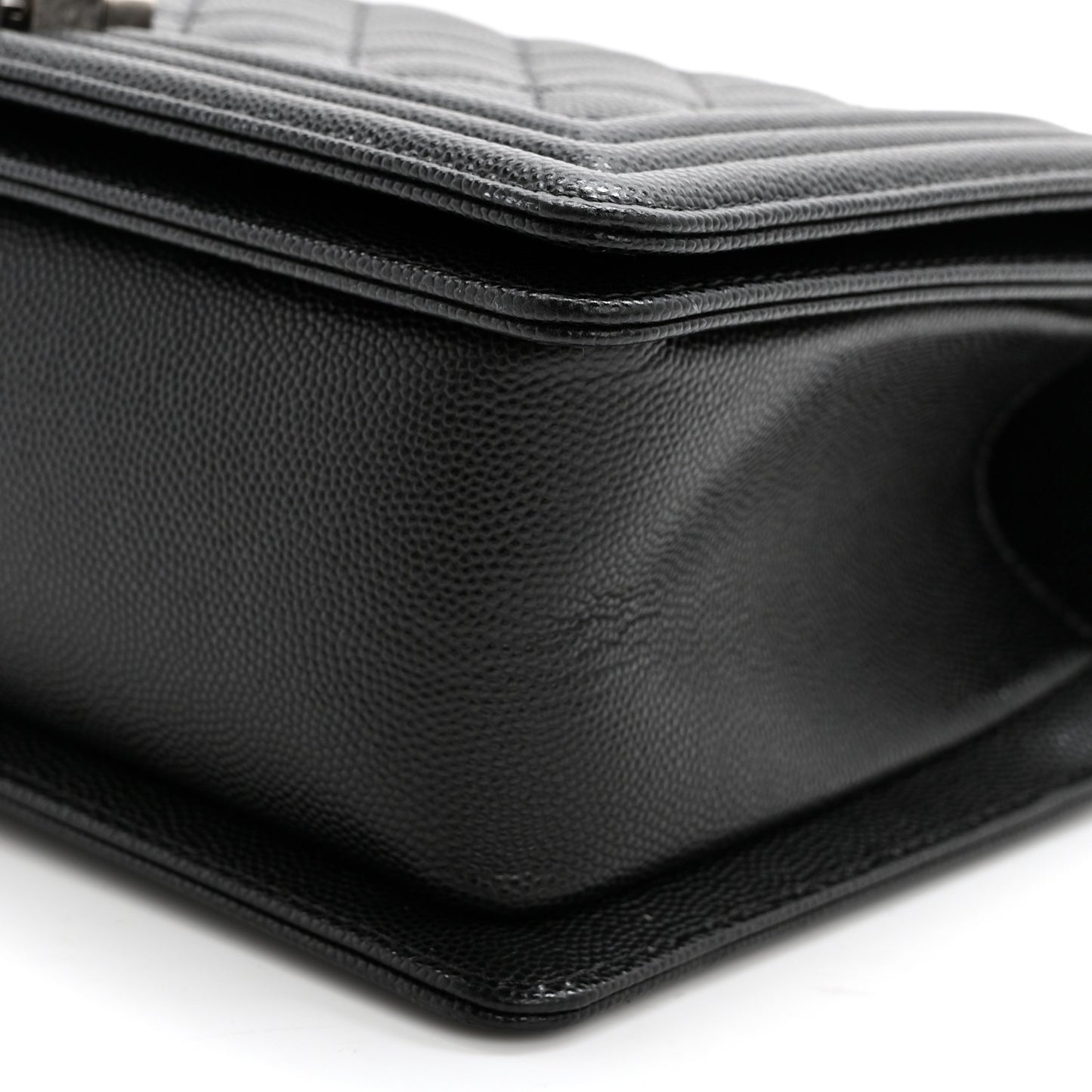 Caviar Quilted Medium Boy Flap Black